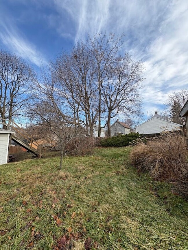 Building Photo - Large three bedroom one bathroom home for rent