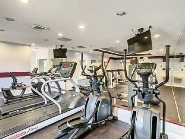 Building Photo - 3 Bedroom with Water View - Villanova at H...