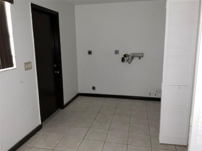 Building Photo - 429 NW 15th Ave