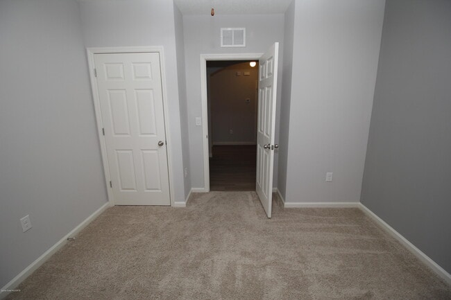 Building Photo - 1714 Emerson Dr SE