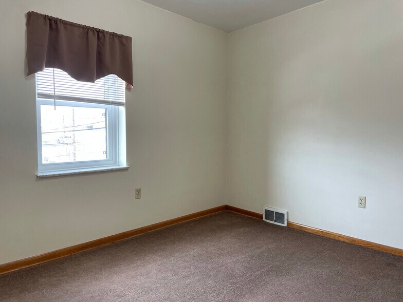 Bedroom - 63 W Pike St