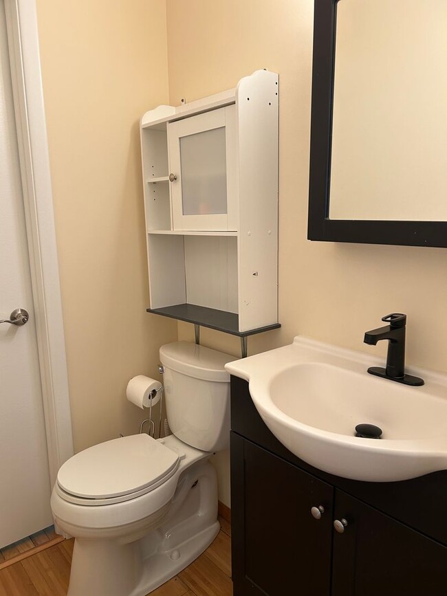 Building Photo - 3 Bedrooms One Floor Ranch House with 2 car attached garage in Lyndhurst