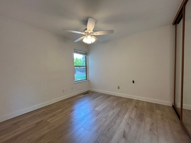 Building Photo - Spacious 4-Bedroom 2.5 Bath Single-Story H...