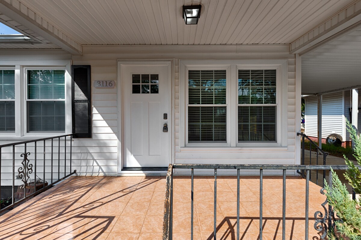 Building Photo - 3116 Hale Dr SW