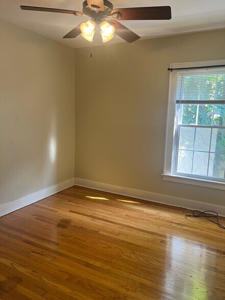 Building Photo - 311 Buckingham Ave
