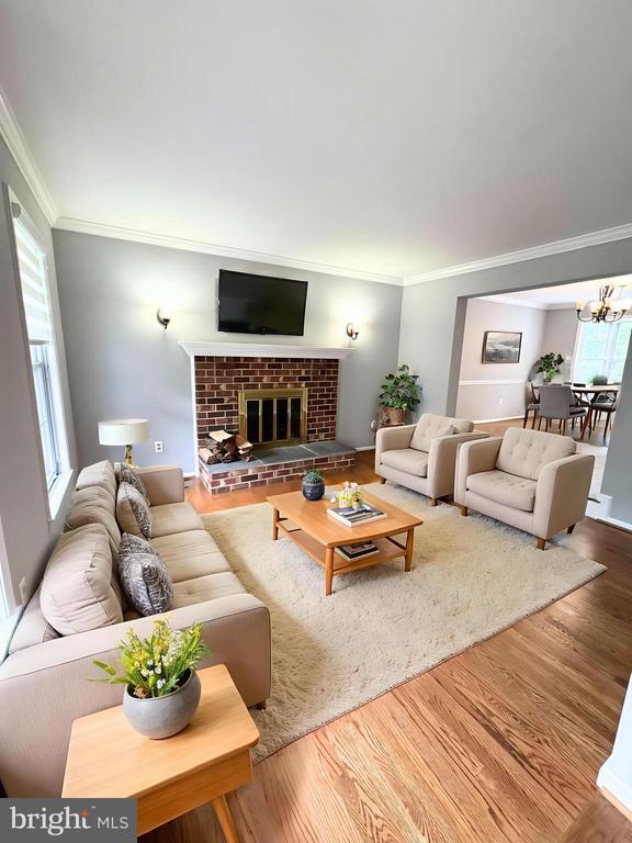 Building Photo - 3063 Schubert Dr