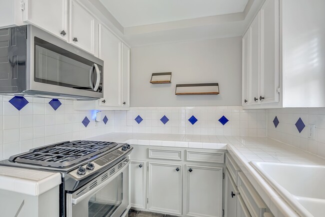 Building Photo - 1004 Lawrence St