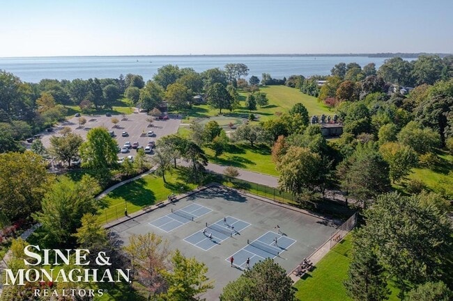 Building Photo - 744 Trombley Rd