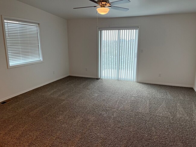 Building Photo - 4 Bedroom Home in Park Orchard Neighborhood