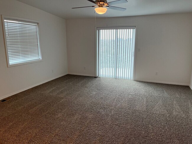 Building Photo - Pending Applications!! 4 Bedroom Home in Park Orchard Neighborhood
