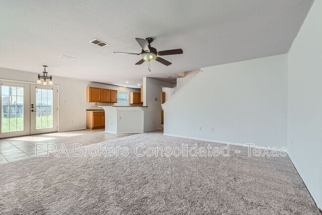 Building Photo - 10202 Maple Ranch