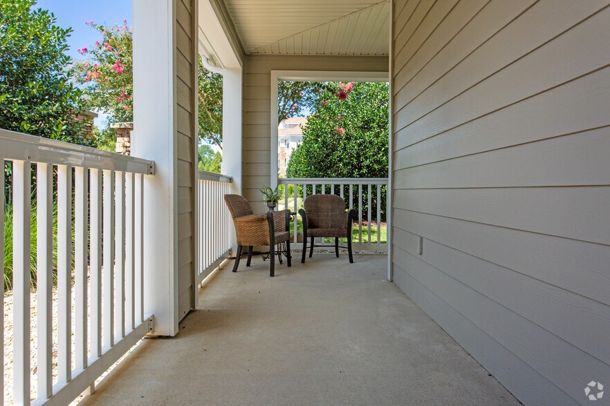 2 Br, Patio - Regent Apartment Homes