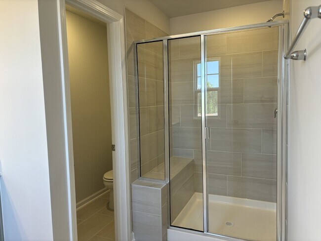 Building Photo - 318 Leland Crst Dr