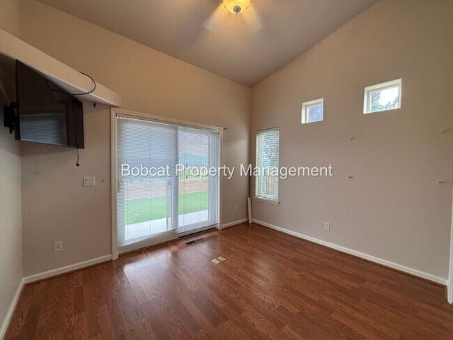 Building Photo - 963 Ranchview Cir