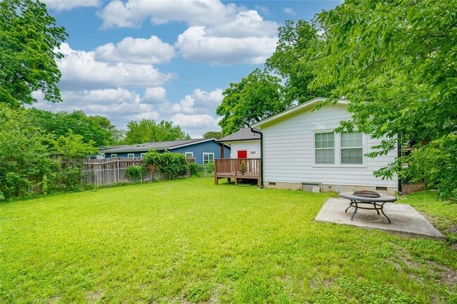 Building Photo - 3301 Bengston St