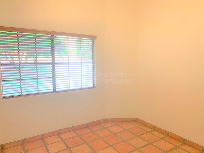 Building Photo - 4667 W Harrison St