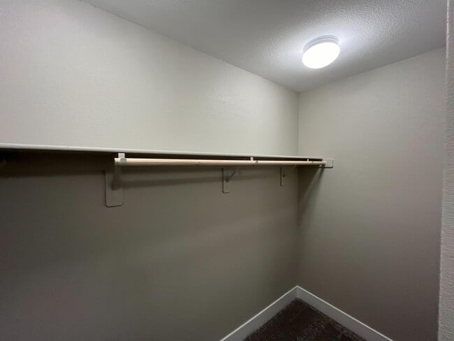 Building Photo - 6575 Dove Pt Pl