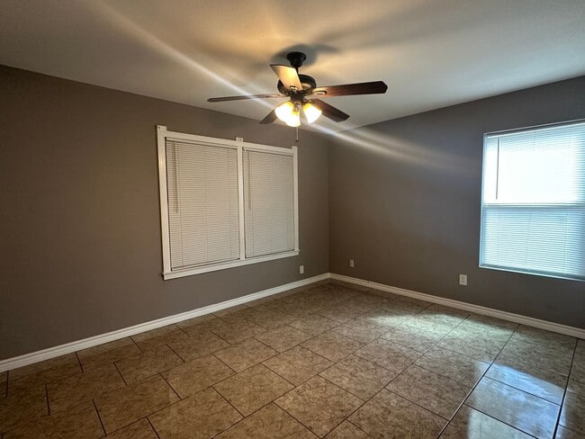 Building Photo - Ready for move in