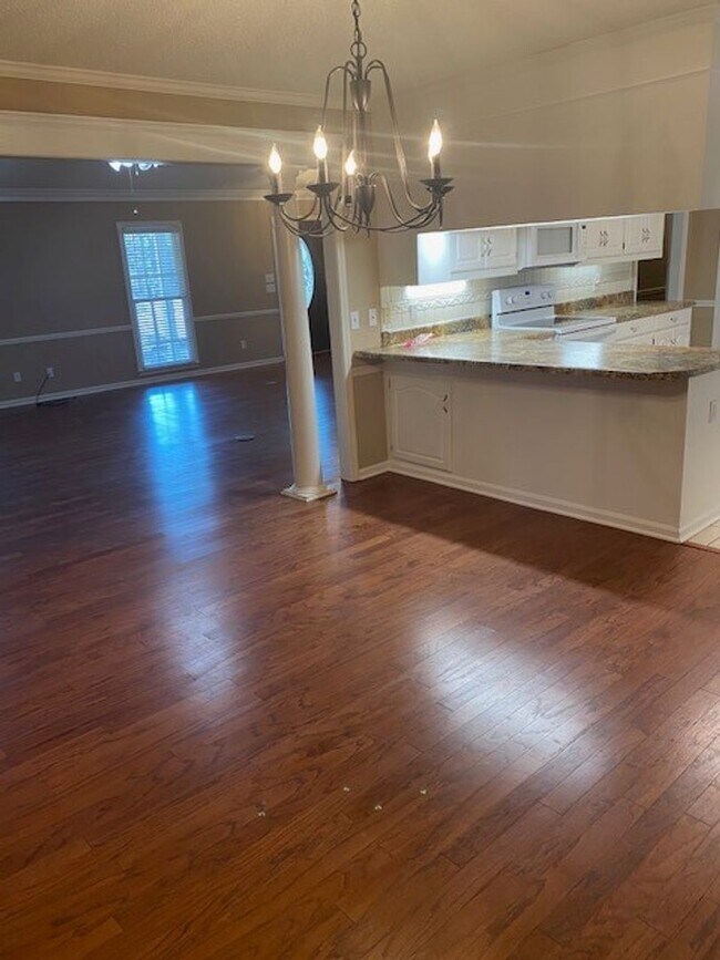 Building Photo - 4712 Lakeview Estates Dr