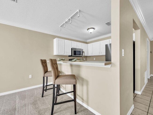 Building Photo - 983 Scenic Oak Ln