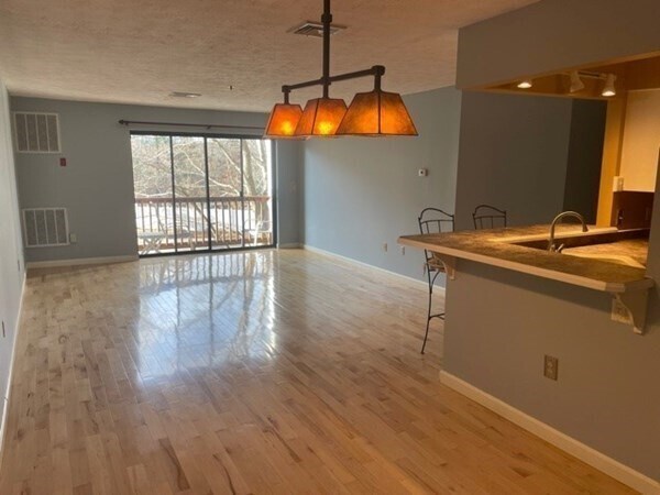 Building Photo - 50 Steeplechase Ct