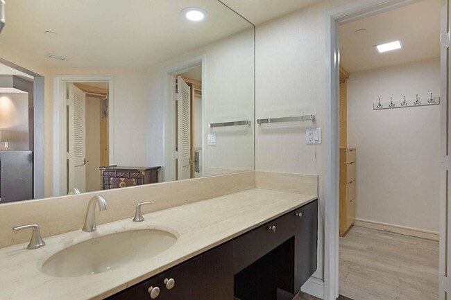 Building Photo - 2401 N Ocean Blvd