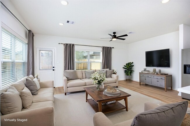 Building Photo - 2027 Longmire Villas Ct