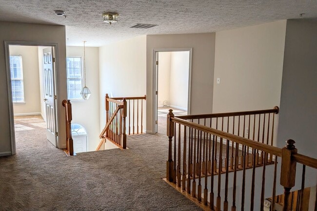 Building Photo - THE VILLAS AT HOLLYWOODS