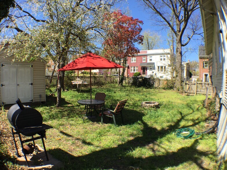 Building Photo - 1041 Taussig Place Northeast