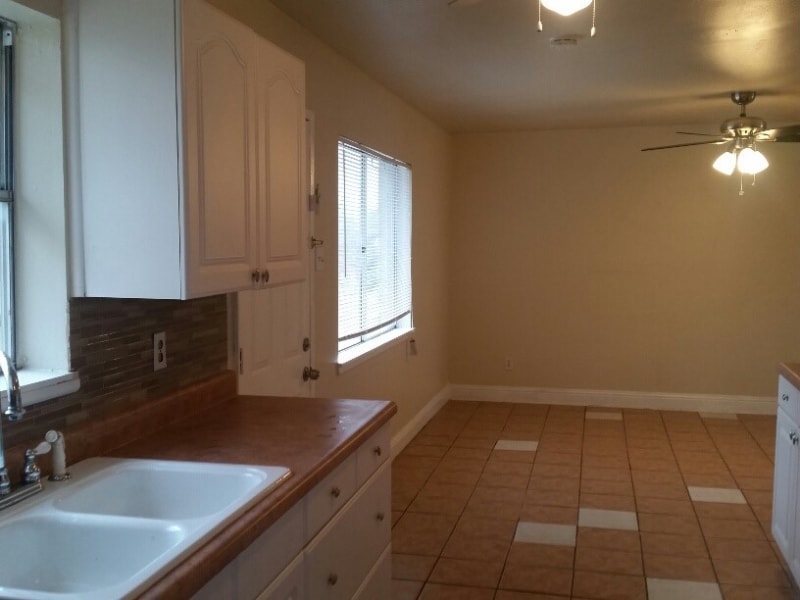 Building Photo - 4001 Salem Dr