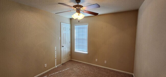 Building Photo - 3 Bedroom 2 bath Duplex South Killeen