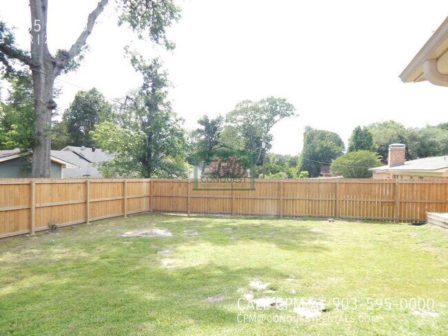 Building Photo - 905 David Dr