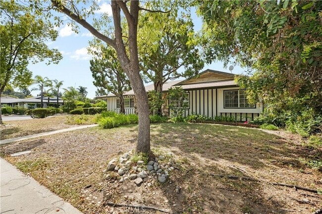 Building Photo - 702 Scripps Dr
