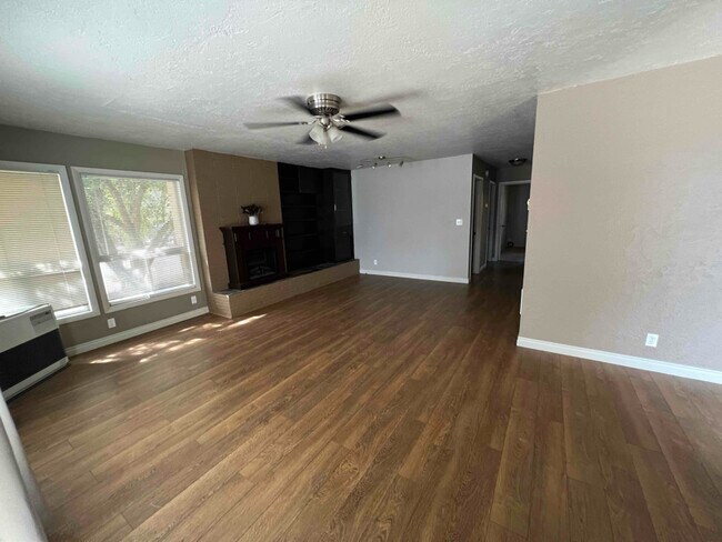 Building Photo - 748 S 7th St