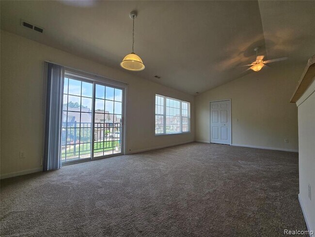 Building Photo - 27640 Hidden Oaks Dr