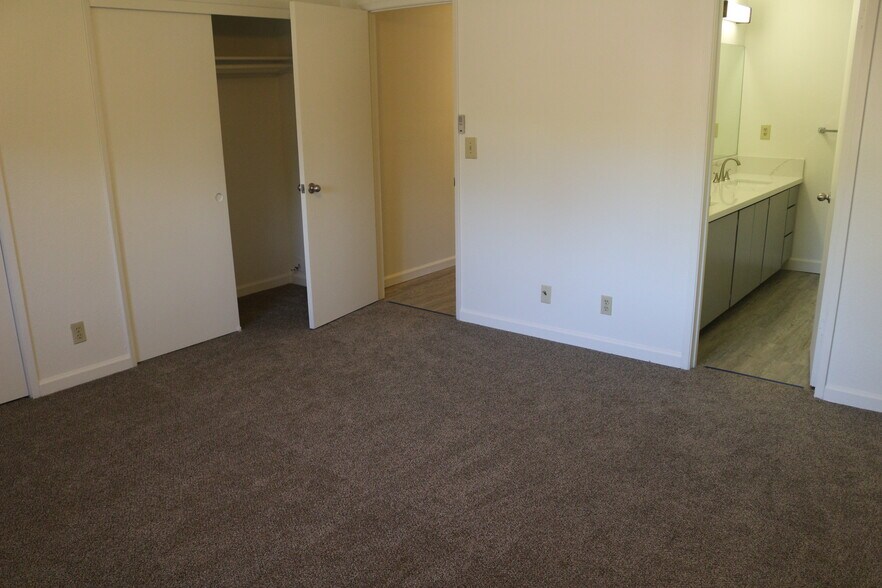 Master Bedroom - 2210 Ceanothus Ave