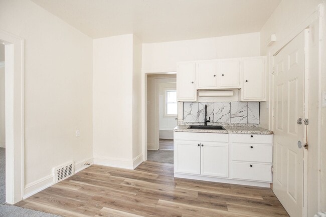 Building Photo - 3331 E 140th St