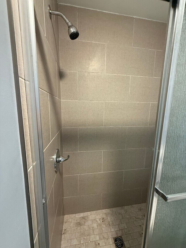 Building Photo - 1610 Hampton Ave SW