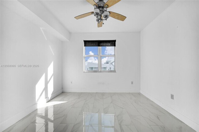 Building Photo - 7900 Harbor Island Dr
