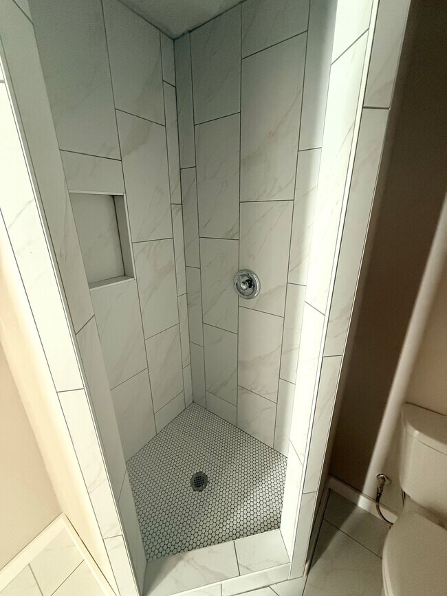 Building Photo - 1131 E Moman Ave