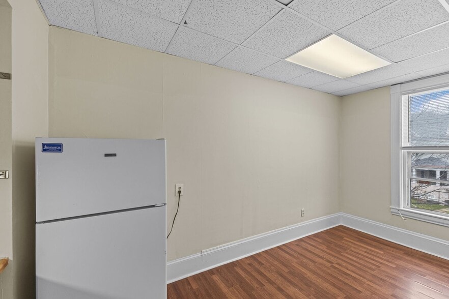 Building Photo - 42 N Prospect St