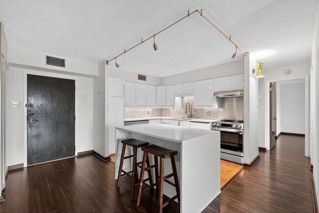 Building Photo - Now Available: Lovely 2 Bedroom, 2 Bath Condo in KOP!!