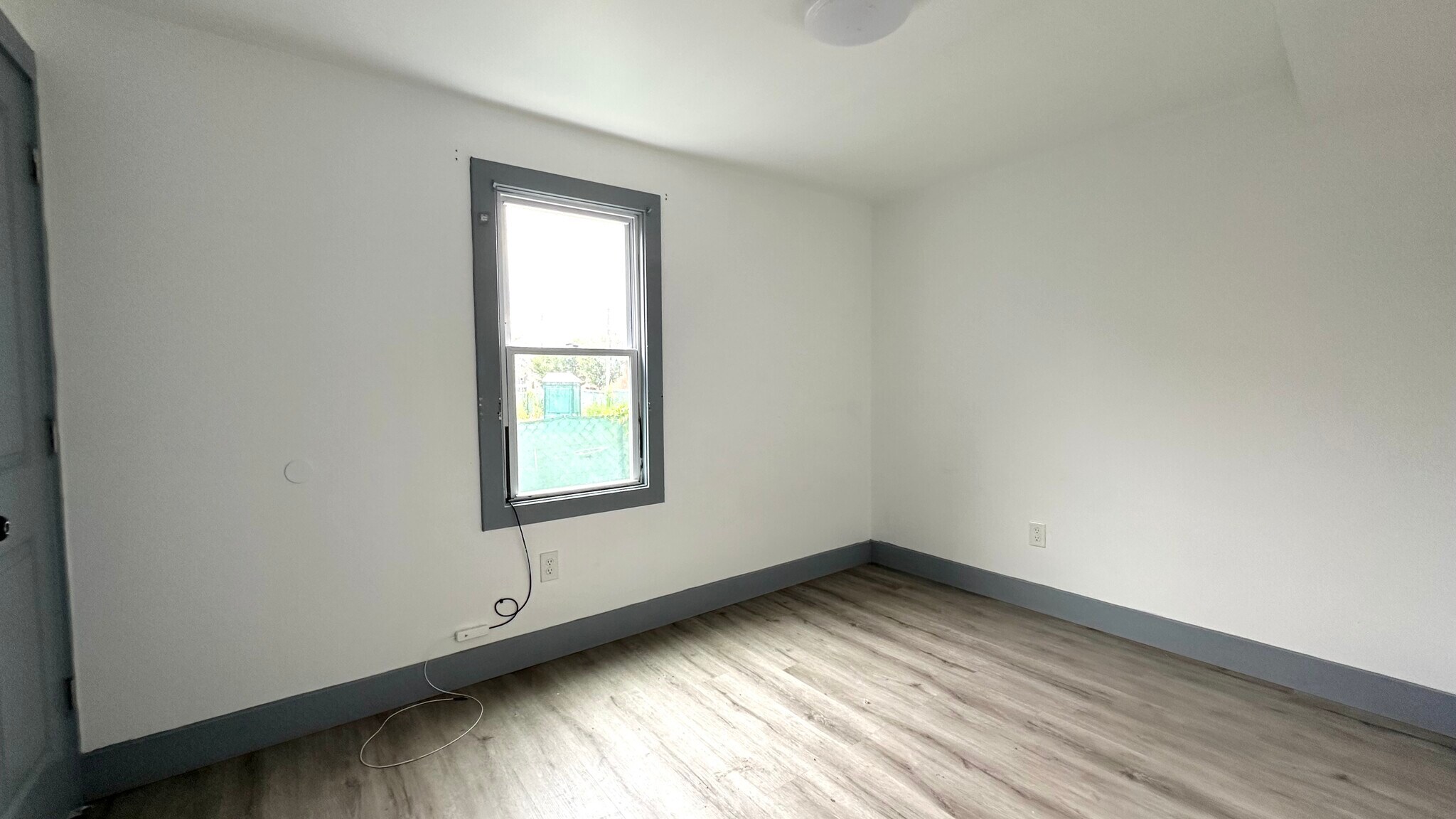 Building Photo - 655 S 11th St