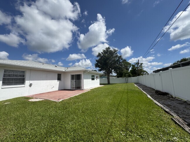 Building Photo - 1039 Kimball Rd