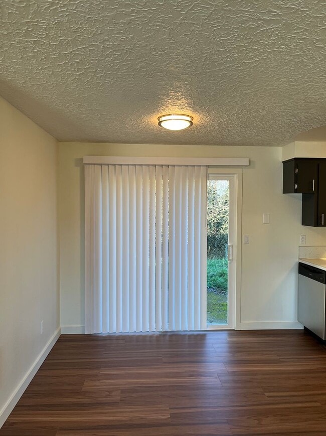 Building Photo - cap03 - NE 106th