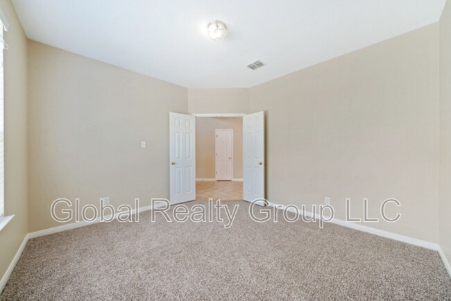 Building Photo - 20418 Cliff Park Ln