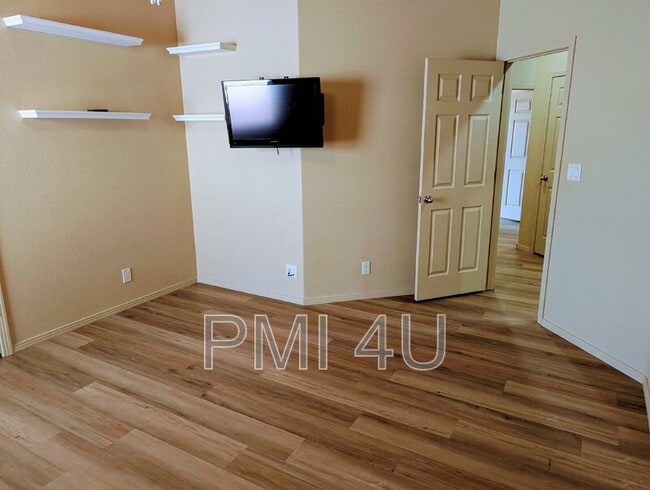 Building Photo - 2317 Garden Rd NE