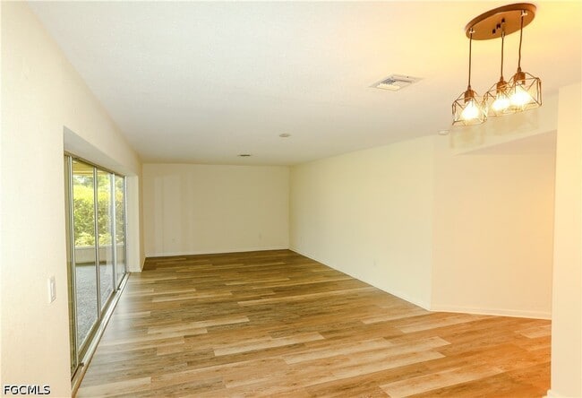 Building Photo - 5654 Eichen Cir