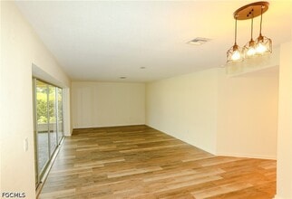 Building Photo - 5654 Eichen Cir