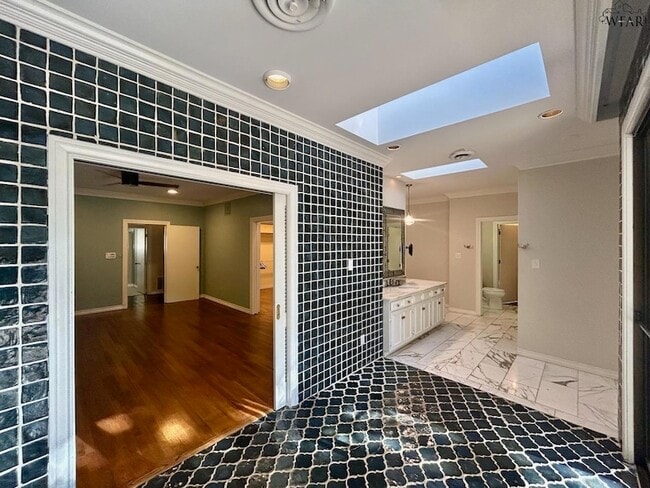 Building Photo - 7 Newcomb Terrace